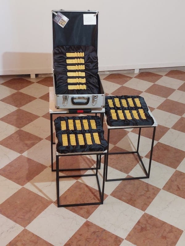 I Lingotti della comunicazione by Lia-code, Wood sculpture